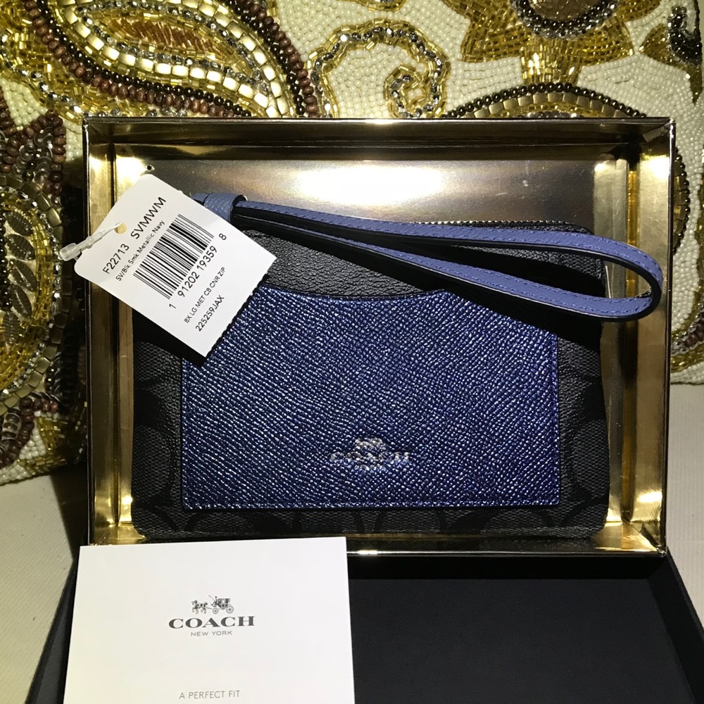 Coach monogram Black/metallic blue wristlet - Picture 6 of 16